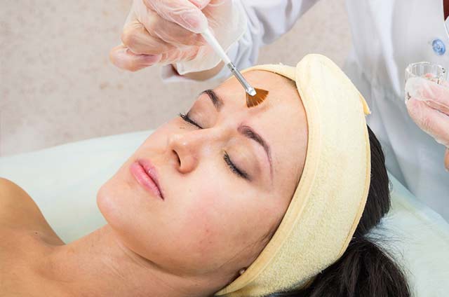 Chemical Peel Administration during Hands-On Session